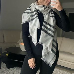 black & white derailed scarf